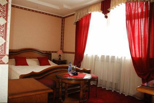 Perlyna Dnipra Hotel Киев Екстериор снимка